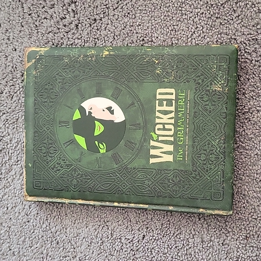 🔥RARE🔥 The Original Grimmerie from Broadway's Wicked the Musical MINT